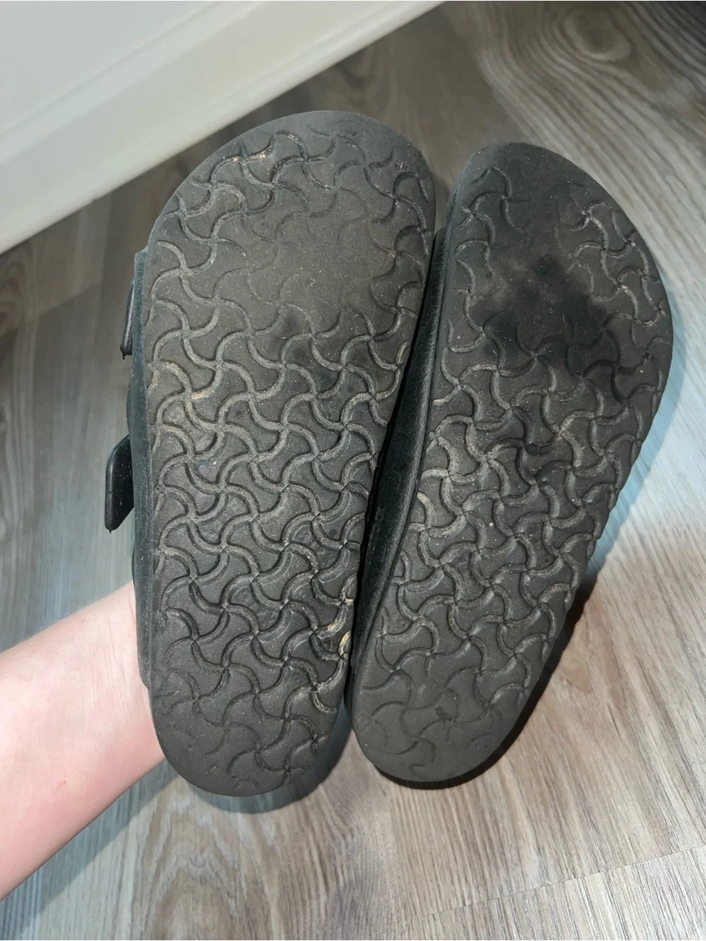 Birkenstock Kids Black Two-Strap Sandals 33/ size 2